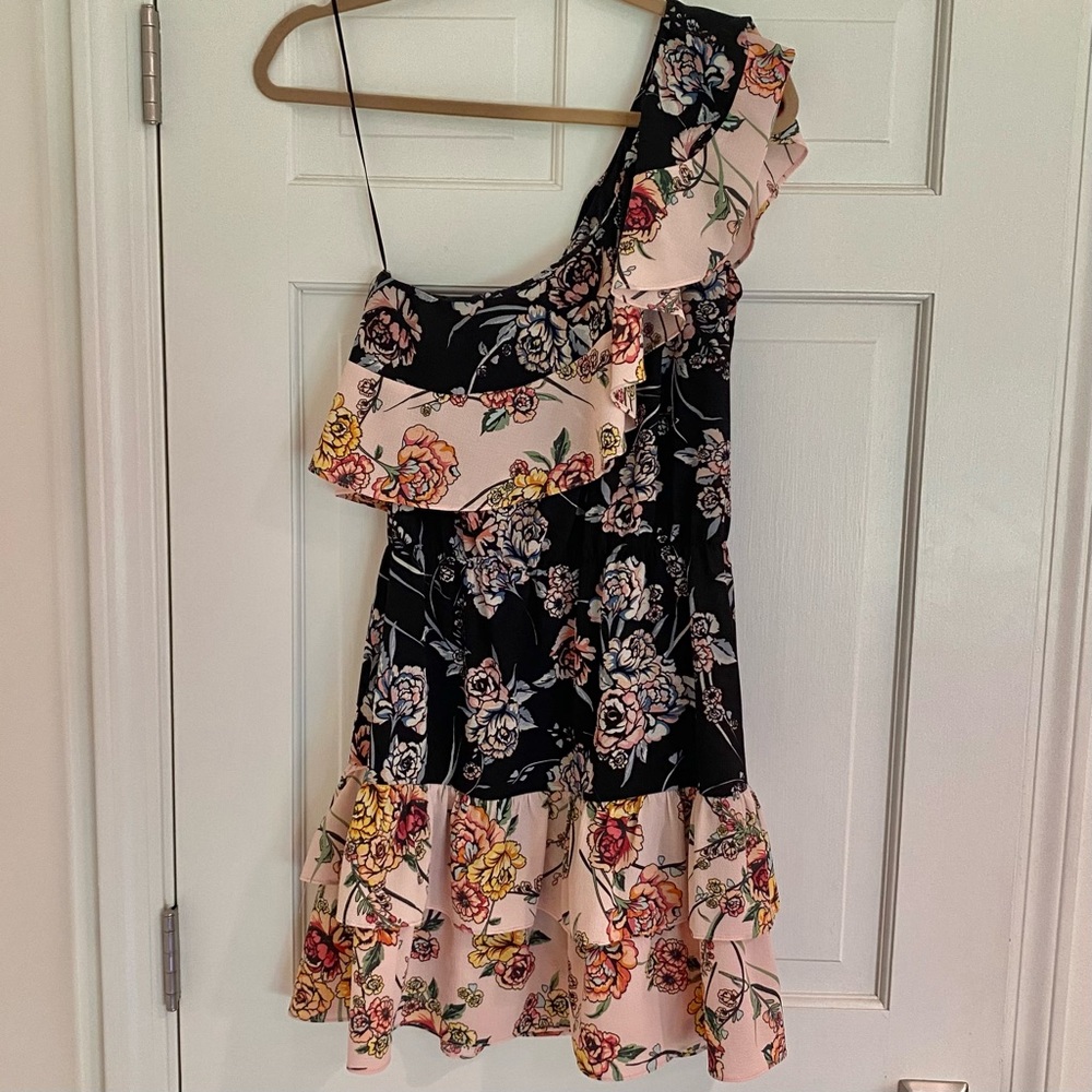 AQUA floral one shoulder mini dress (Size M)